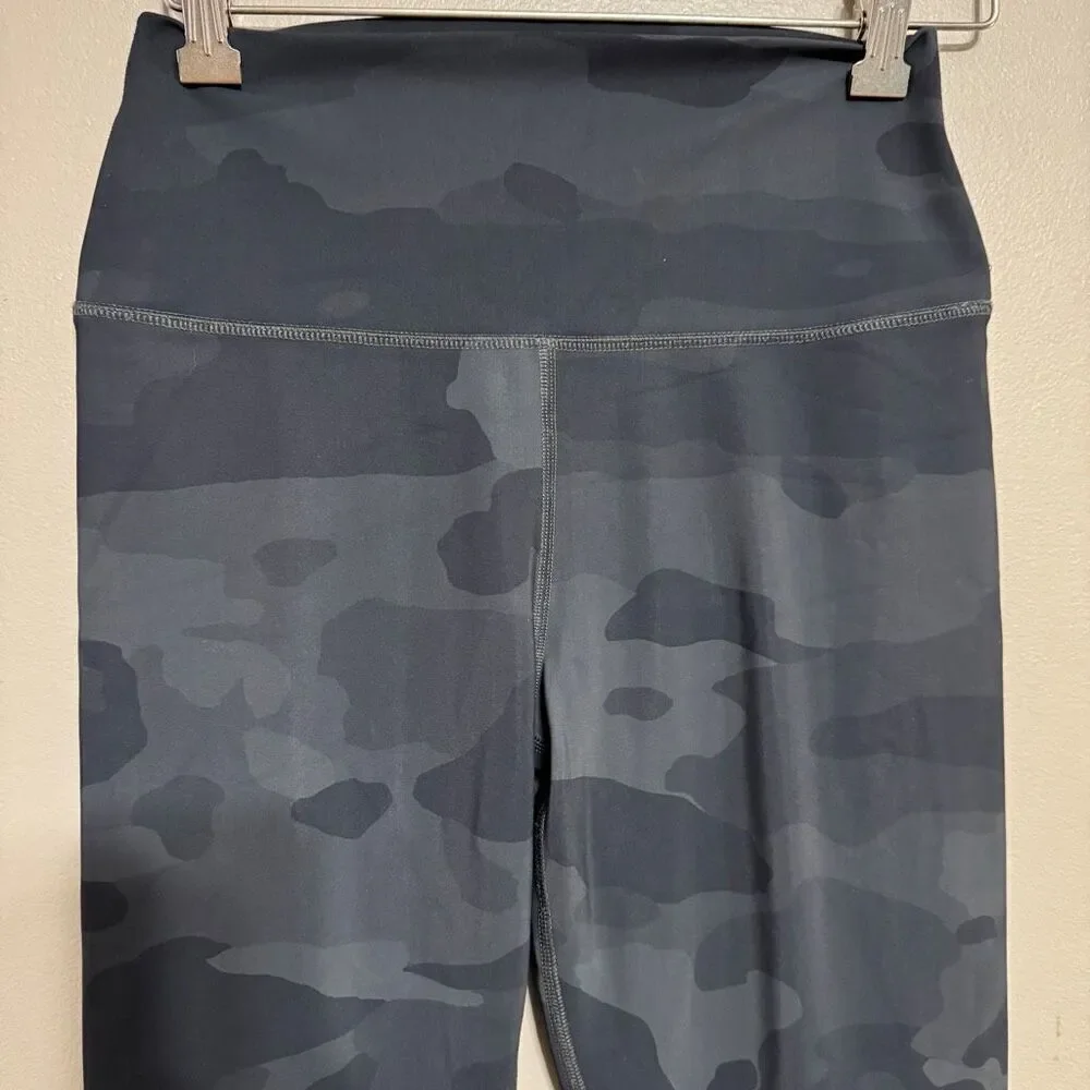Alo Yoga High-Waist Camo Vapor Legging Color- gray camouflage size small